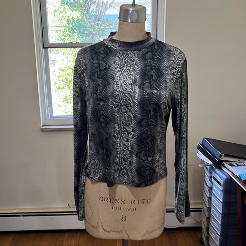 Snakeskin Print Turtleneck Top ⭐️ SZ XL, Same Day Ship 💗